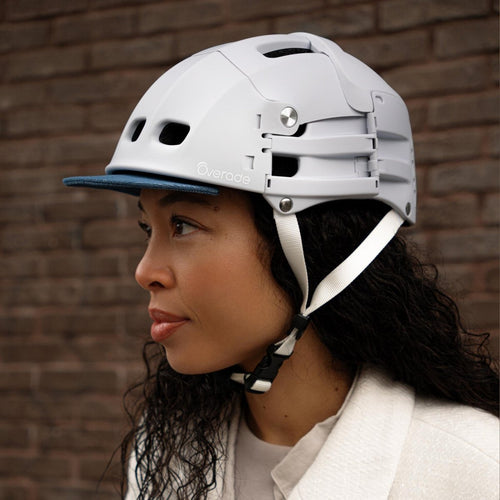 Casque pliable Overade Plixi porté en ville