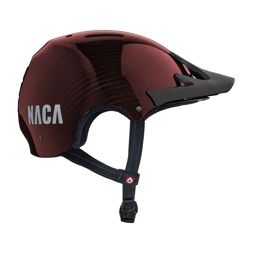 Casque vélo NACA Carbone Candy rouge, vue de profil avec visière