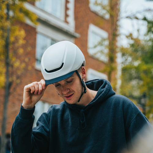 Casque Kask Moebius porté à vélo en ville