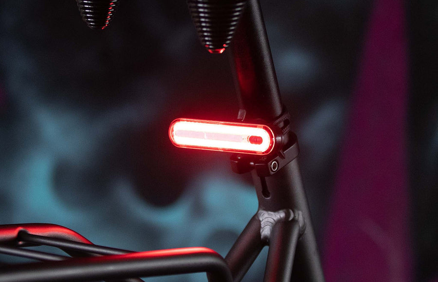 Éclairage arrière Urban Proof LED 52 lm monté sur tige de selle