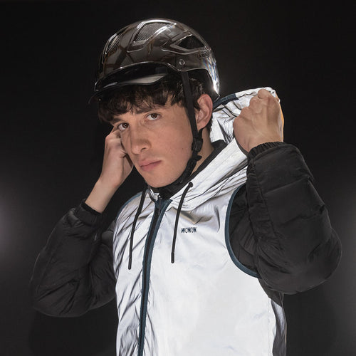 Gilet réfléchissant WOWOW Rio porté avec un casque de vélo
