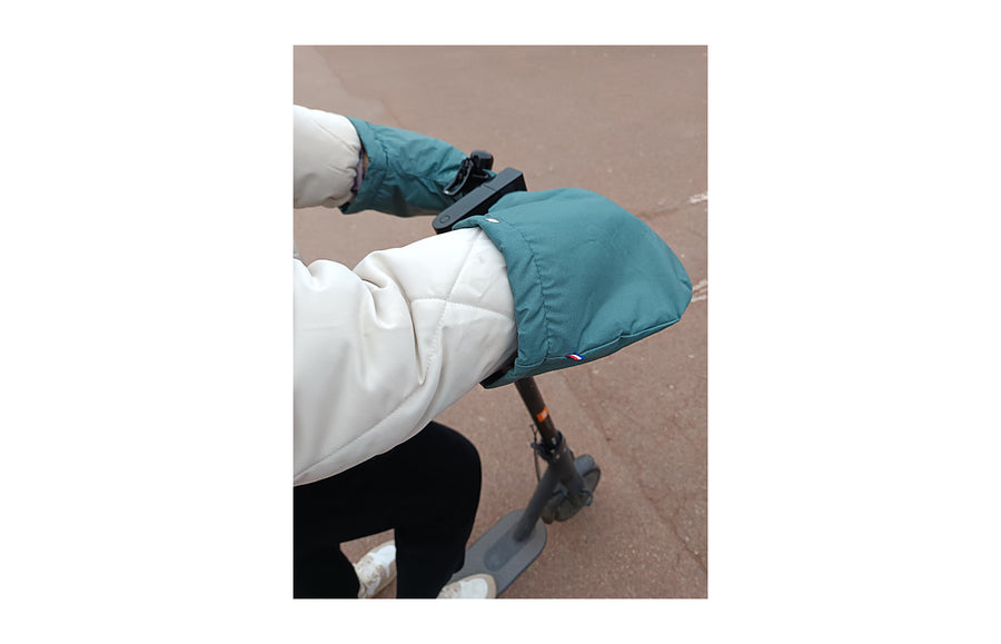 Detail des boutons-pression des manchons Paulette