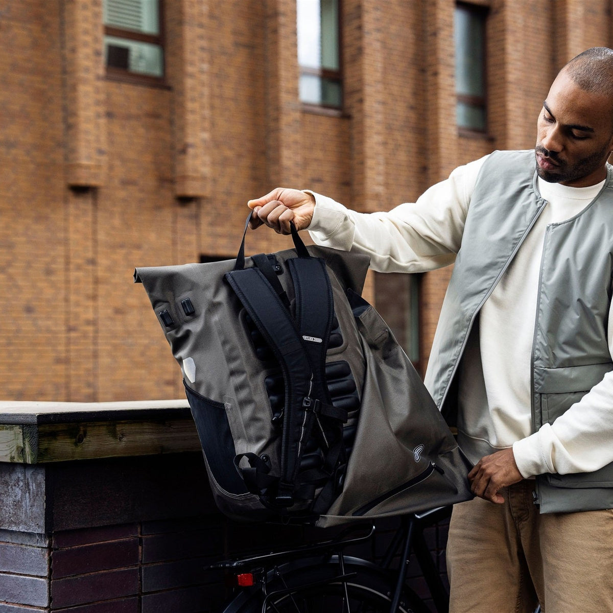 Sac à dos vélo Ortlieb Vario détaché du vélo