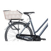 Panier arrière vélo Basil Cento MIK 21 L coloris Nude Metallic – monte sur un velo de ville