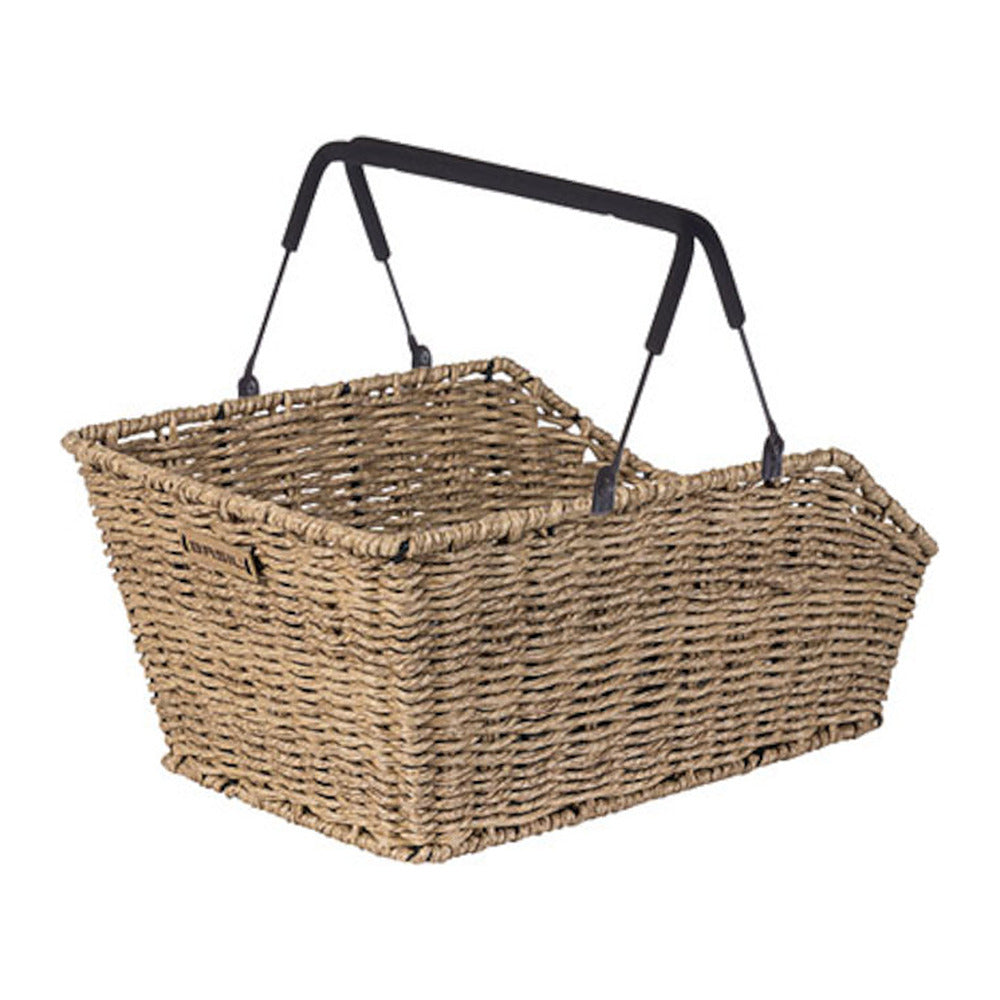 Panier arrière vélo Basil Cento Rattan Look MIK 22 L coloris Seagrass – vue trois quarts