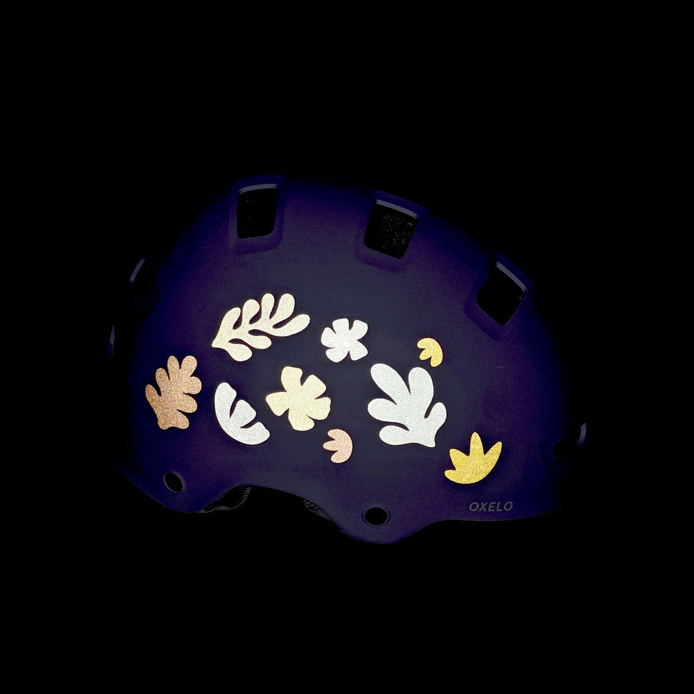 Planche de stickers réfléchissants Stick me Baby : Organique, casque de nuit, stickers éclairés par une lampe