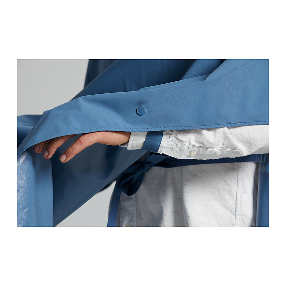 Poncho de pluie vélo Basil Hoga coloris Bleu Horizon – boucles de mains