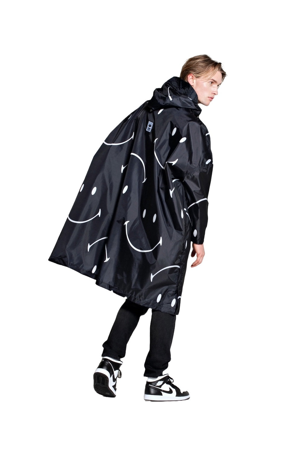 AHEJIOO Lot de 2 capes de pluie réutilisables et imperméables - En EVA - Noir - Unisexe - Pour poncho de pluie, festival, accessoires de survie, vélo AHEJIOO Lot de 2 capes de pluie réutilisables et imperméables - En EVA - Noir - Unisexe - Pour poncho de pluie, festival, accessoires de survie, vélo