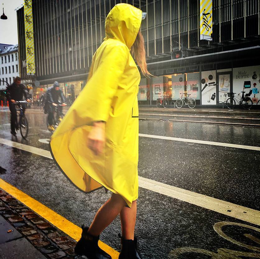 Poncho pour vélo The People's Poncho jaune femme 1