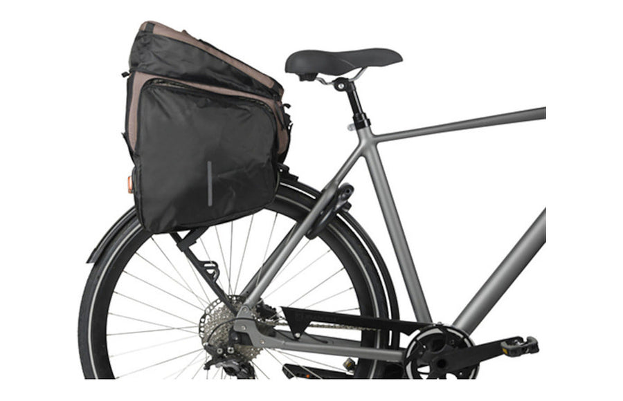 Sacoche de porte-bagages vélo Basil Move – vue de trois quarts sur le porte-bagages