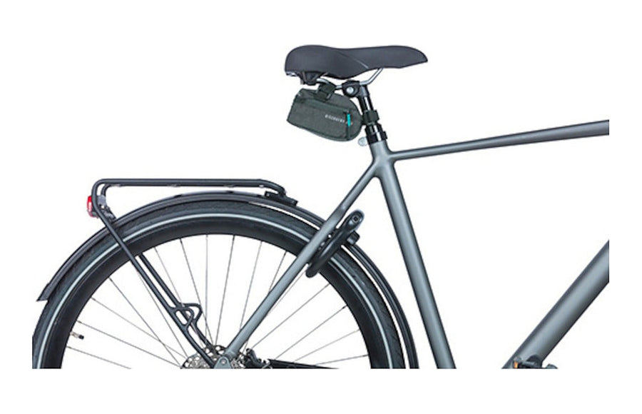 Sacoche de selle vélo Basil Discovery 365D – S 0,5 L – le détail du tissu chiné et de la fermeture