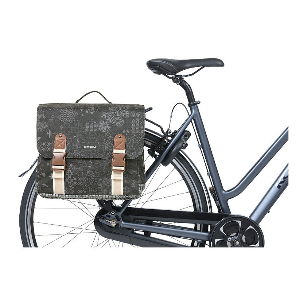 Sacoche double vélo Basil Bohème MIK 35 L coloris Charcoal – montee sur un velo