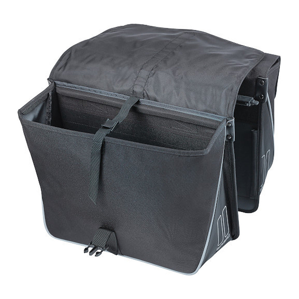 Sacoche double vélo Basil Forte MIK 35 L coloris Noir – rabat ouvert