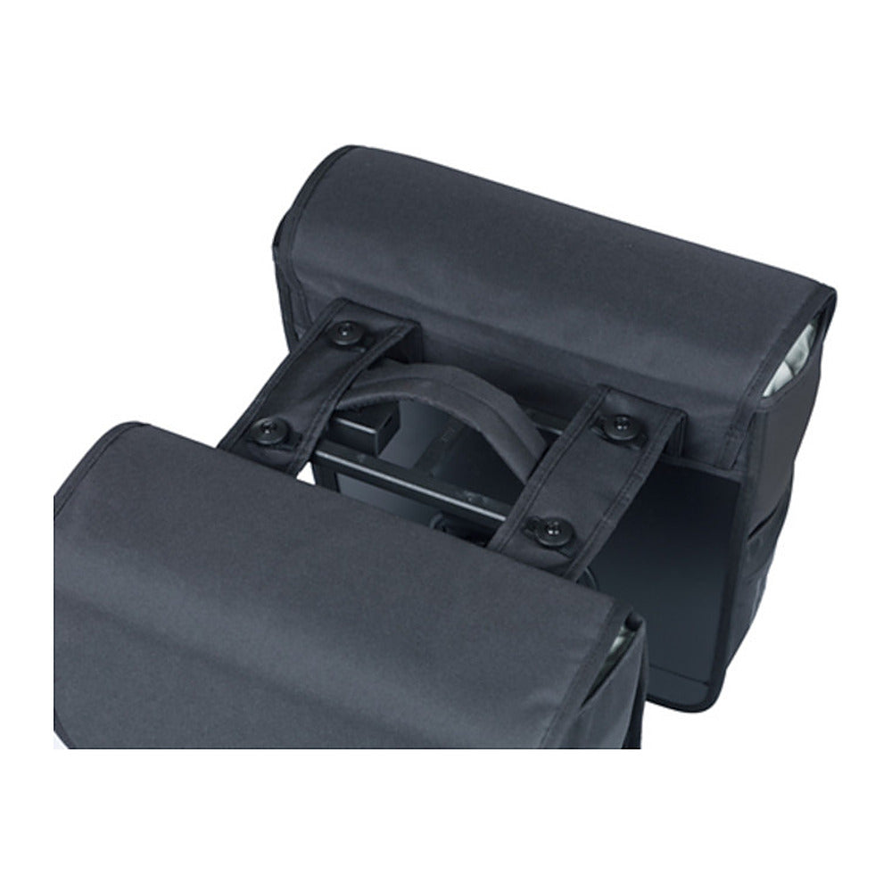 Sacoche double vélo Basil Go MIK 32 L coloris Noir – plaque de fixation MIK