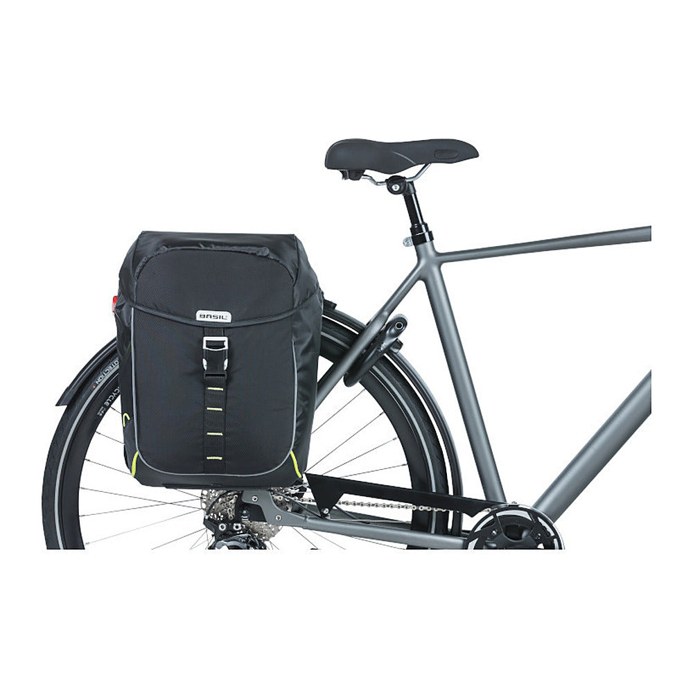 Sacoche double vélo Basil Miles MIK 34 L coloris Black Lime – montee sur un velo de ville