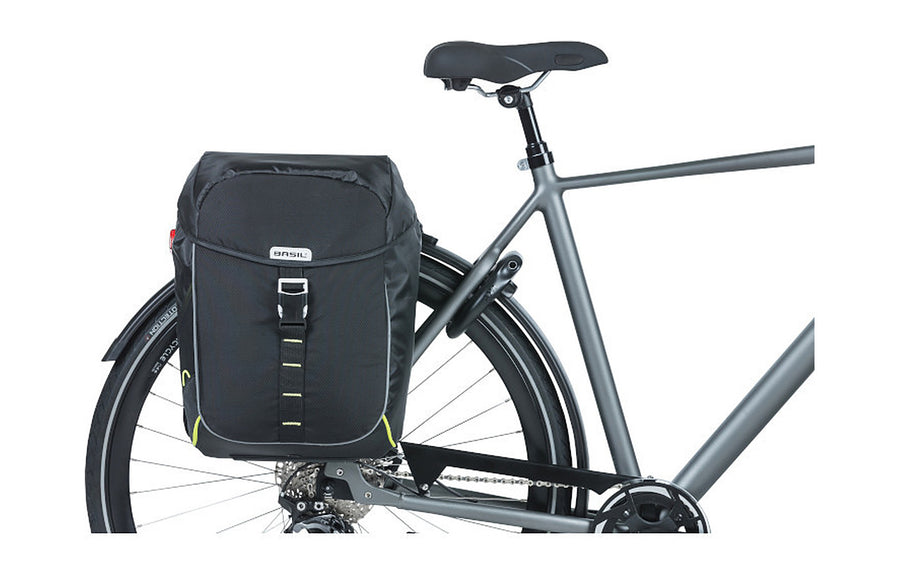 Sacoche double Basil Miles MIK montee sur un velo