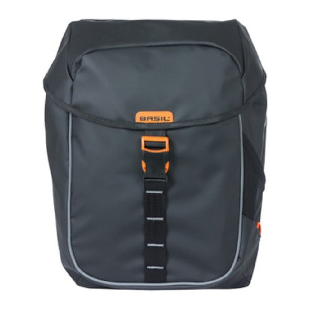 Sacoche double vélo Basil Miles Tarpaulin 34 L coloris Noir / Orange – une sacoche vue de face