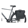 Sacoche double vélo Basil SoHo Nordlicht MIK 41 L coloris Noir nuit – montée sur un vélo de ville
