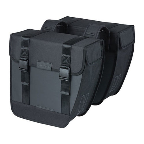 Sacoche double vélo Basil Tour Waterproof 28 L coloris Noir – une sacoche vue de face