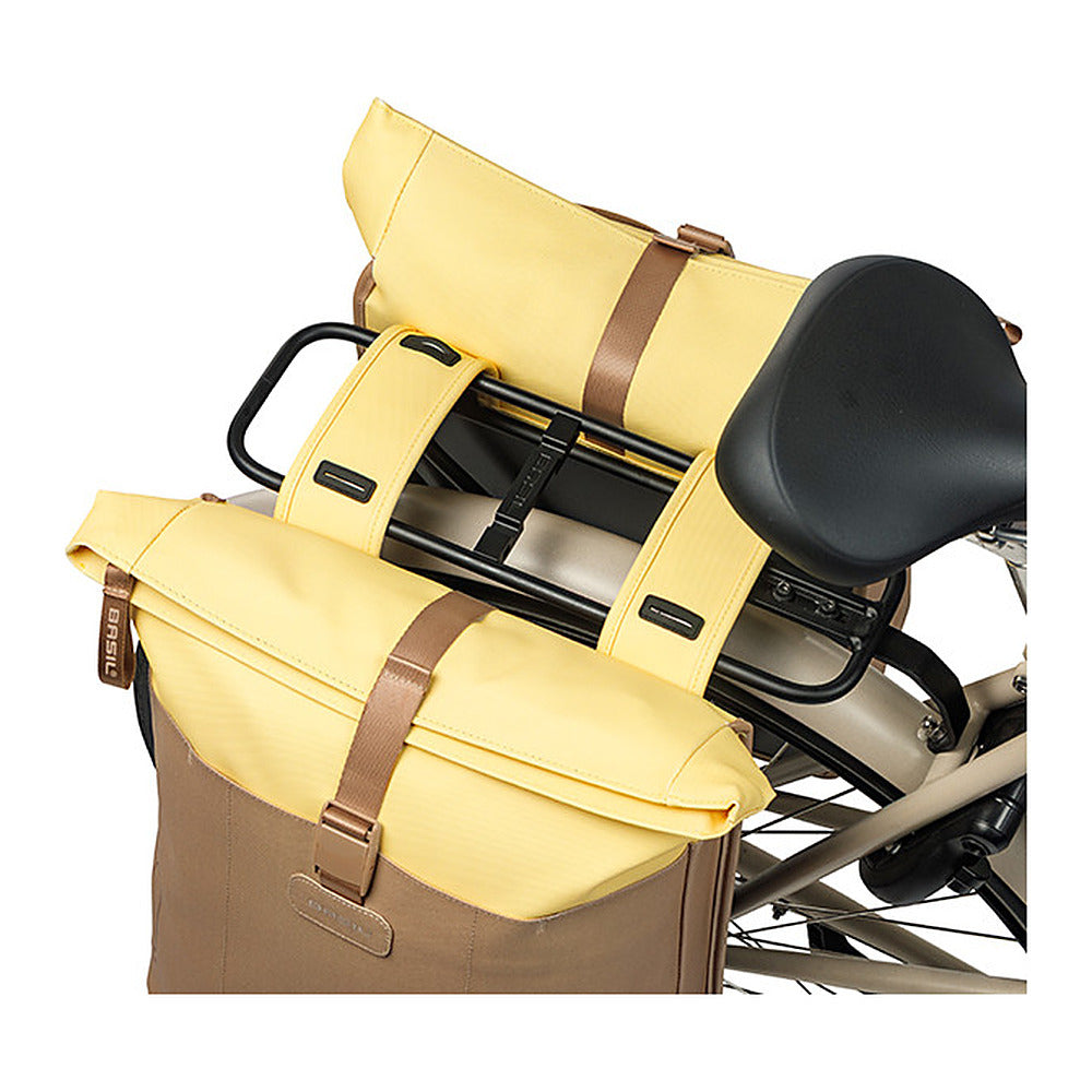 Sacoche double vélo Basil Vive Universal Bridge 35 L coloris Sable / Jaune – la paire sur le porte-bagages