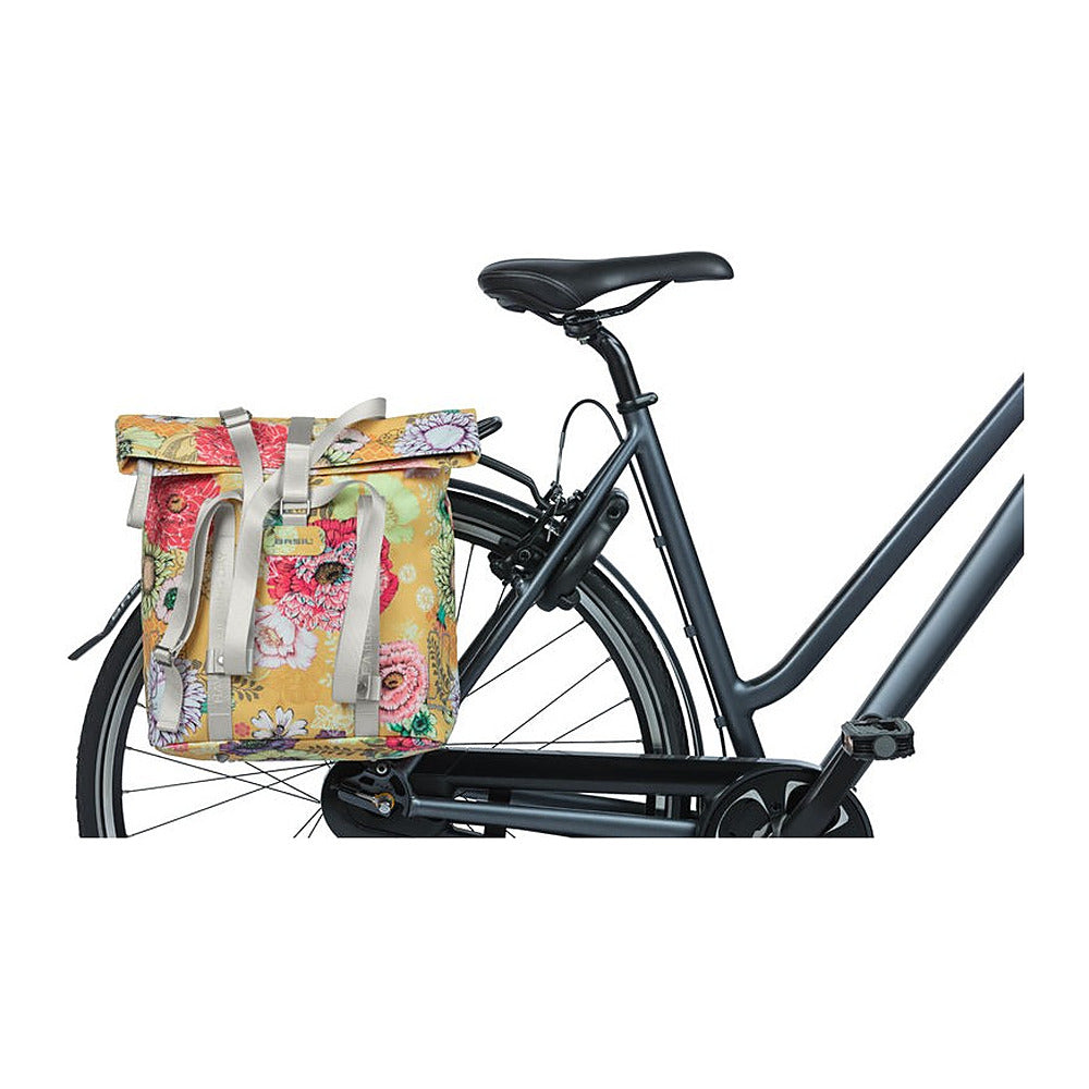 Sacoche vélo Basil Bloom Field Shopper 20 L coloris Honey Yellow – accroche sur le porte-bagages d un velo