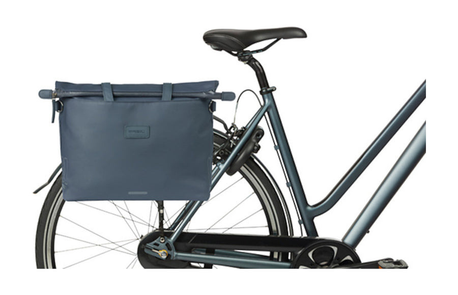 Sacoche Basil Manhattan montee sur un velo