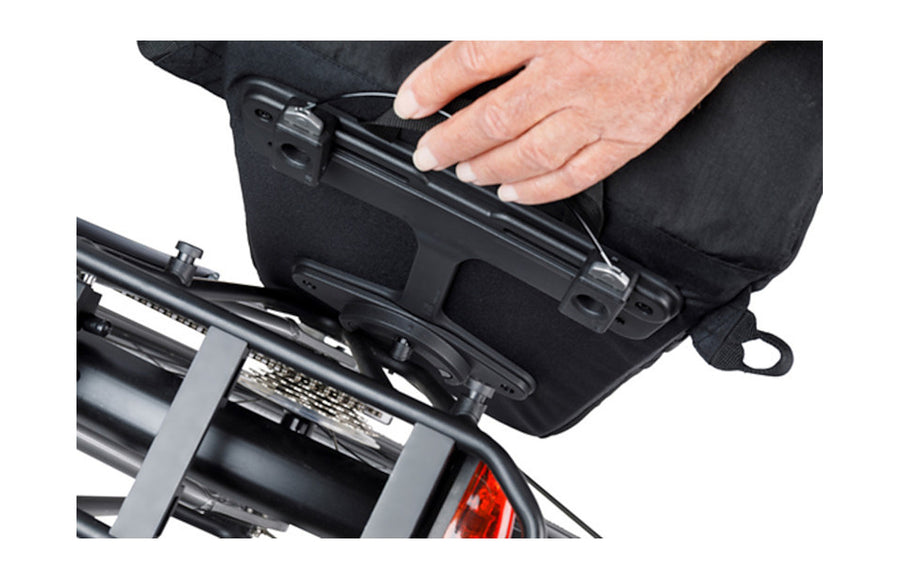 Montage de la sacoche Move sur le porte-bagages
