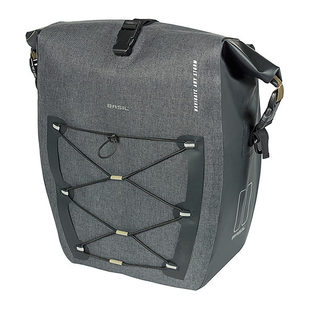 Sacoche vélo Basil Navigator Storm L MIK Hooks 31 L coloris Noir – vue trois quarts