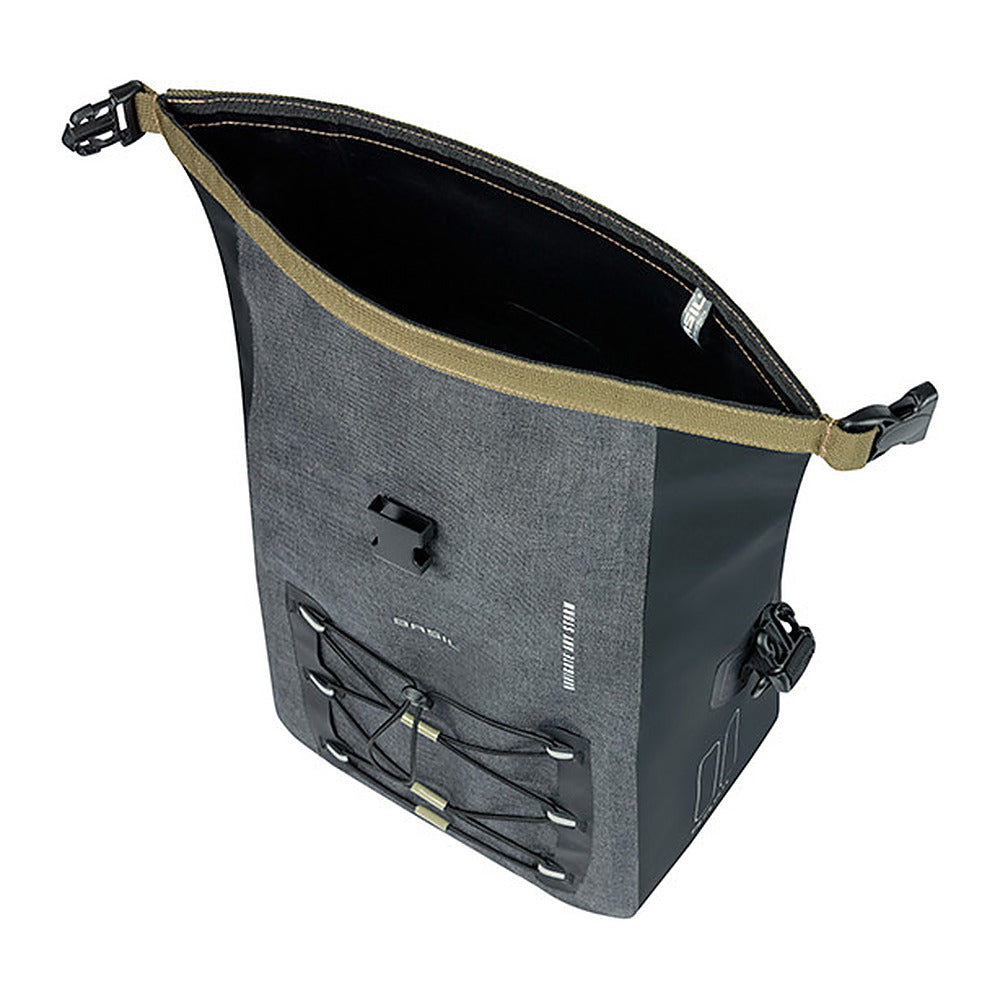 Sacoche vélo Basil Navigator Storm M MIK Hooks 15 L coloris Noir – fermeture roll-top ouverte