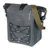 Sacoche vélo Basil Navigator Storm M MIK Hooks 15 L coloris Noir – vue trois quarts avec bandouliere