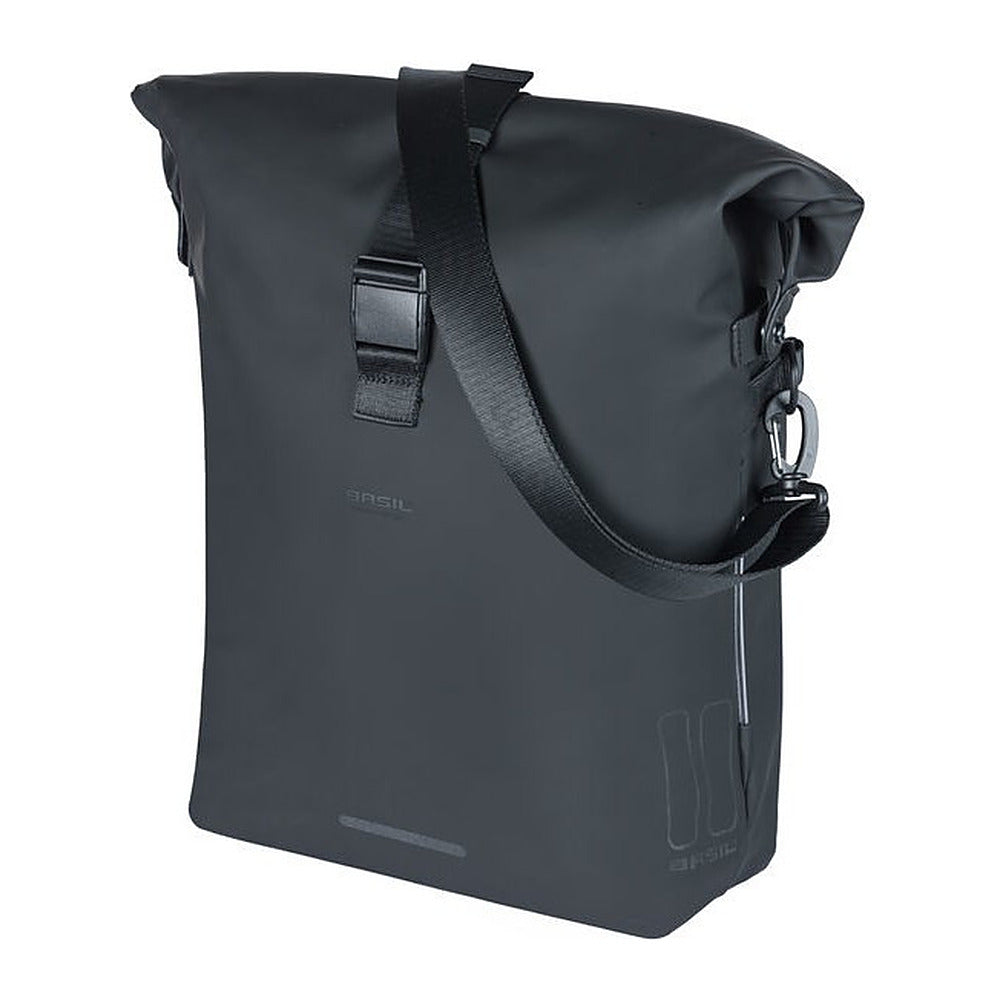 Sacoche vélo Basil SoHo Nordlicht MIK Studs 17 L coloris Noir nuit – la paire, vue trois quarts