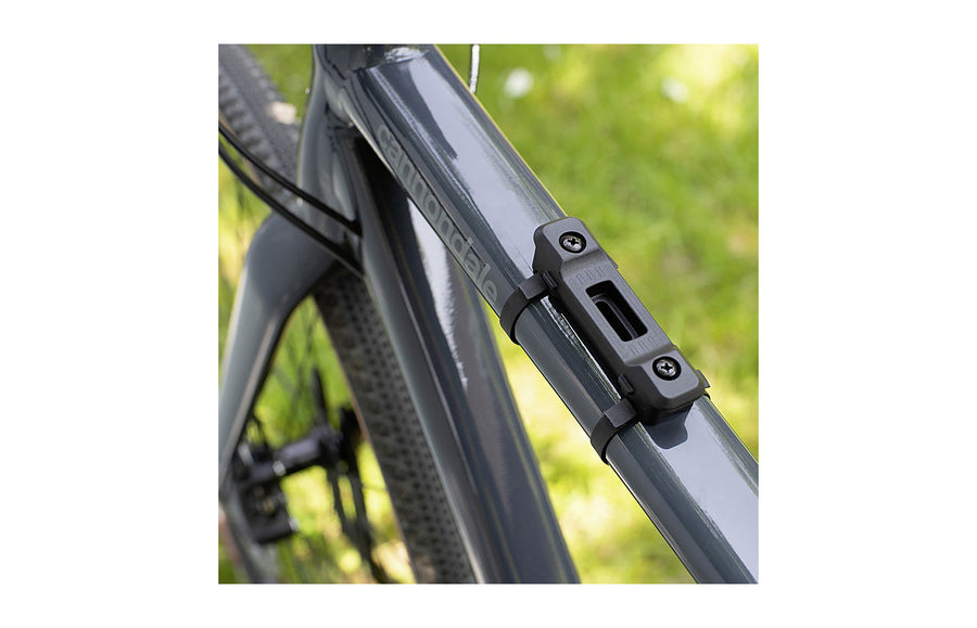 Platine KlickFix Duo Unifit sanglee sur un tube de cadre
