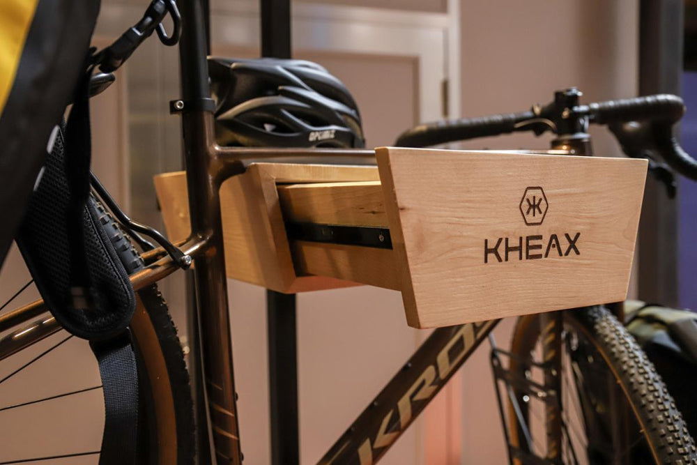 Support vélo mural KHEAX en hêtre avec tiroir