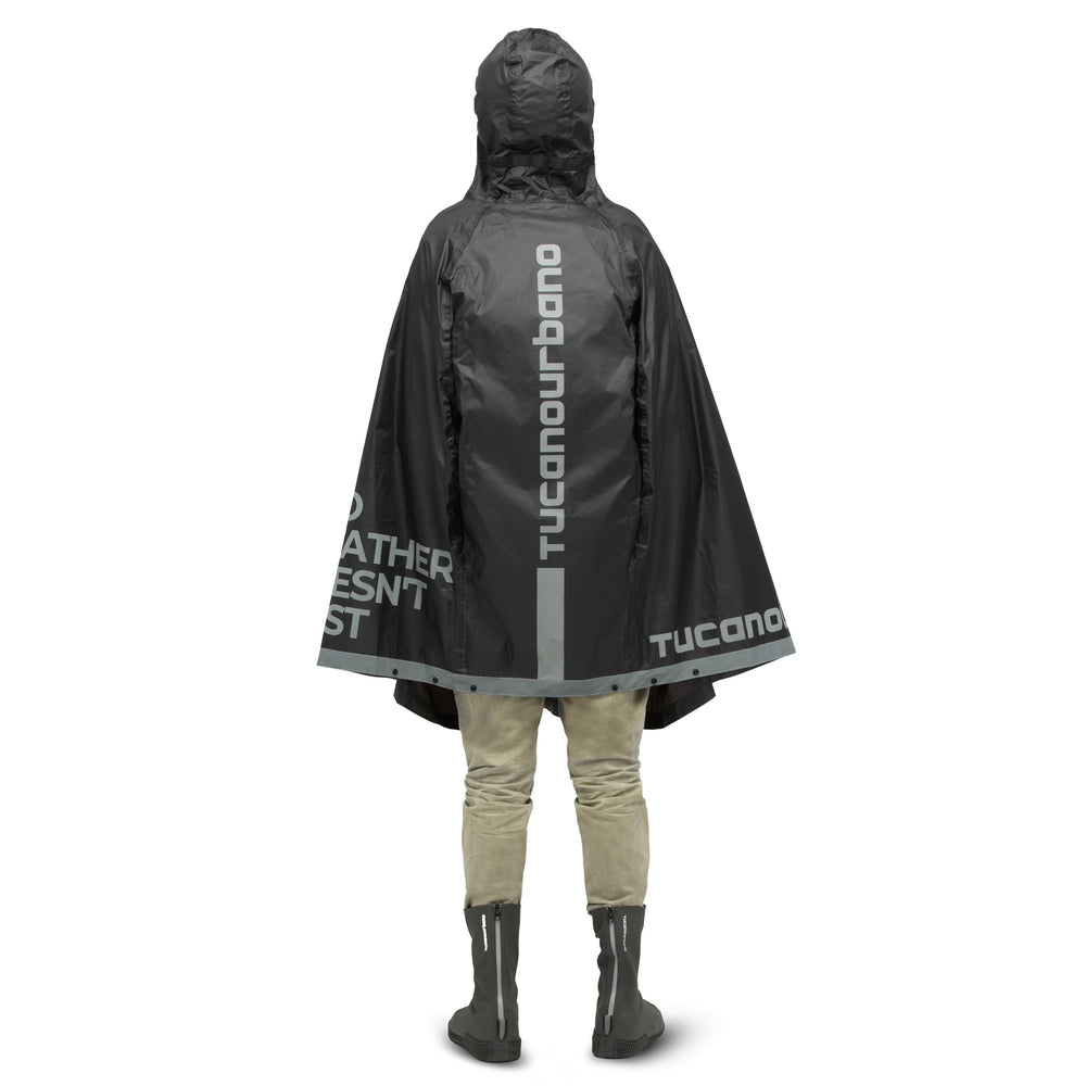 Cape de pluie vélo Tucano Urbano Garibaldina Zeta noire portée debout, de dos